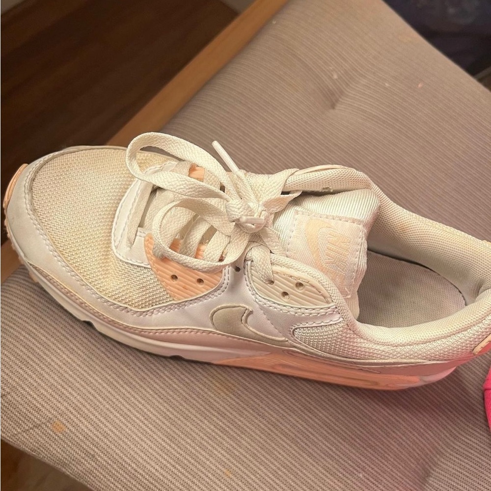 Pink Nike Airmaxes rarely worn - Picture 2 of 3